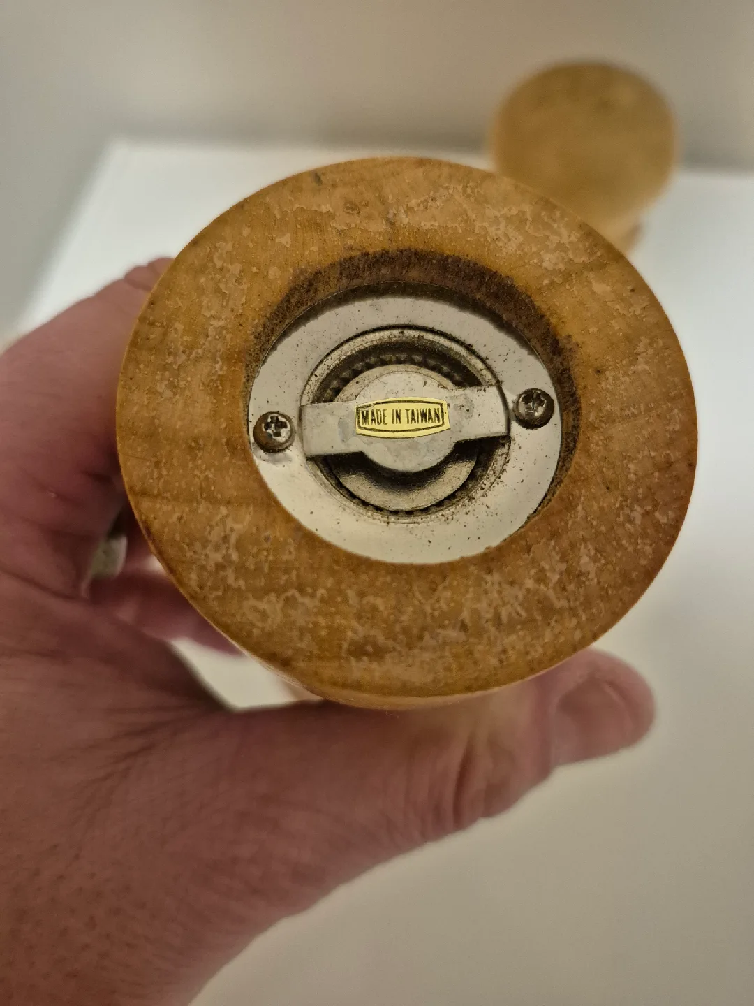 Wooden Salt Shaker & Pepper Grinder Set image indicator(3)