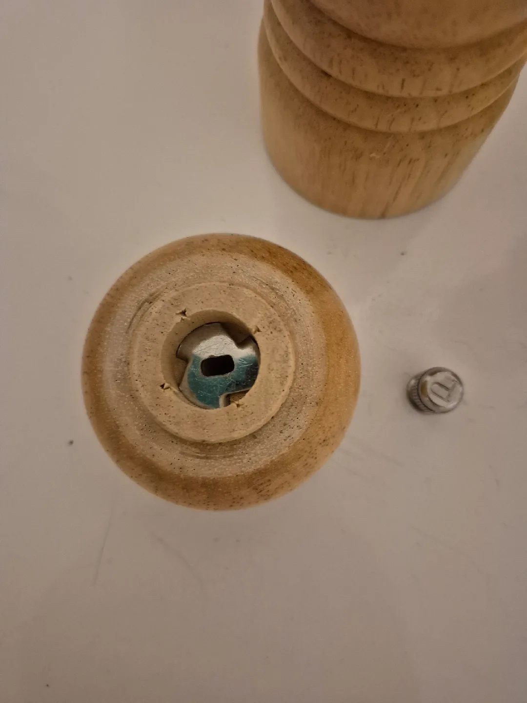 Wooden Salt Shaker & Pepper Grinder Set image indicator(6)