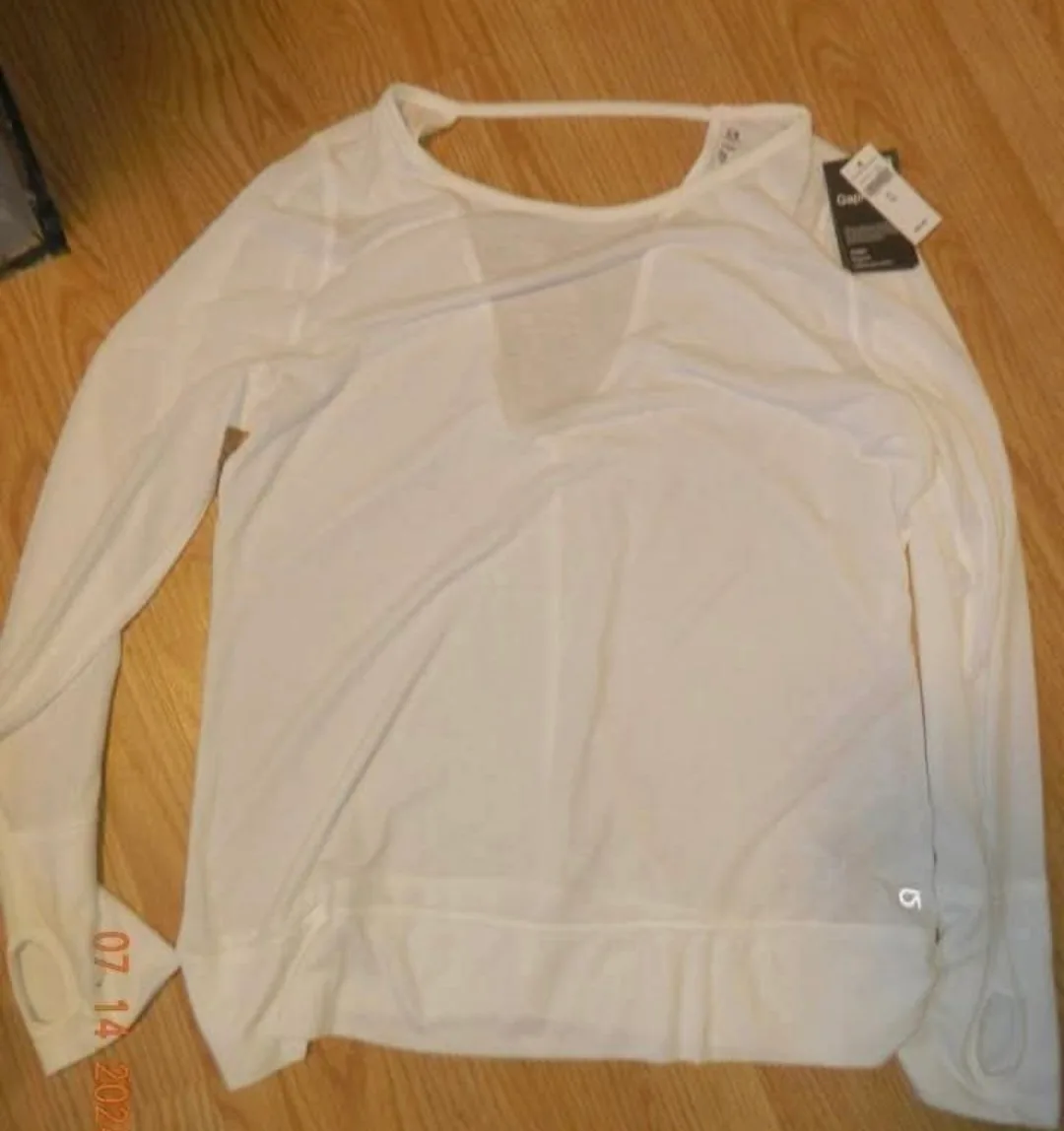nwt GapFit Long Sleeve Top - White, Size XL thumbnail