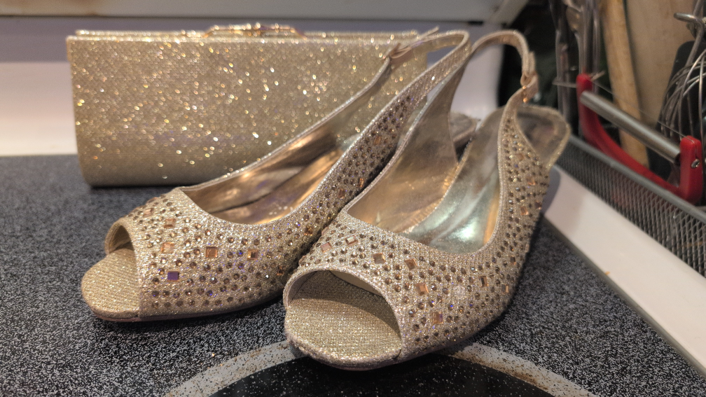 Gold Heels & Clutch Set - Size 8