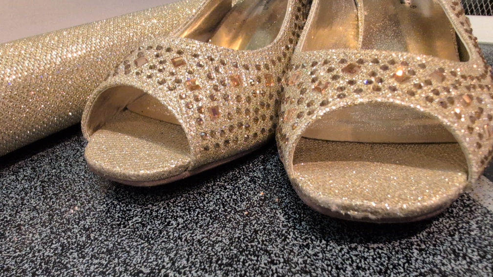 Gold Heels & Clutch Set - Size 8 - photo 4