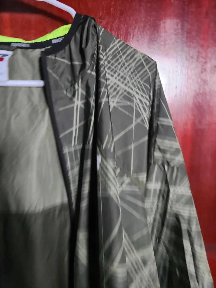 Russell Athletic Windbreaker Jacket - Size M image indicator(4)