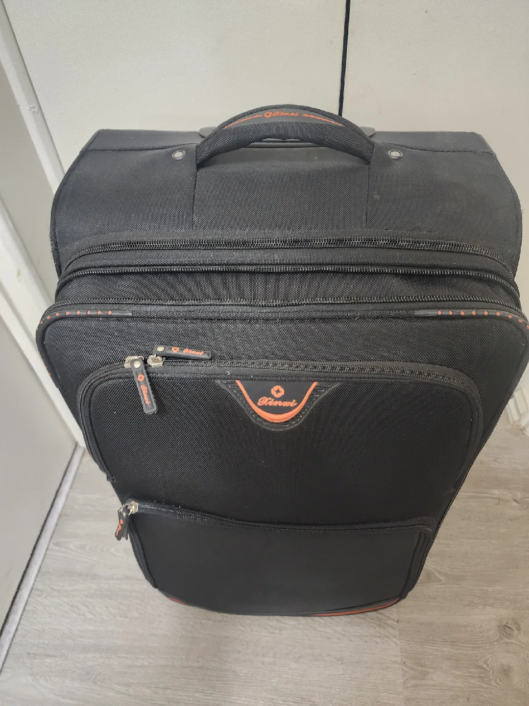 Heys Black checking Luggage. Big size in the set. image indicator(6)