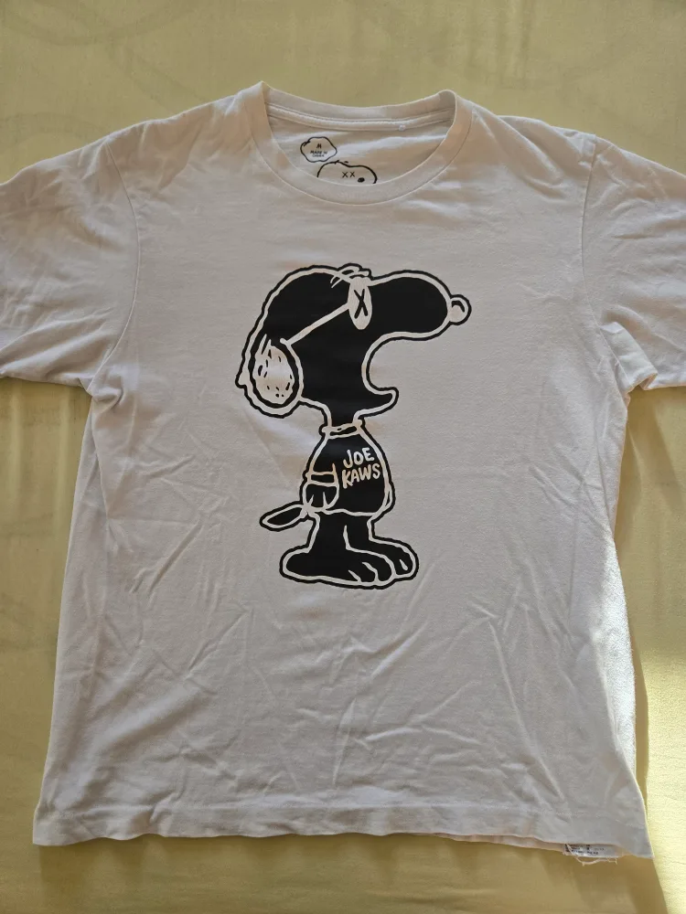 Uniqlo KAWS x Peanuts Snoopy T-Shirts (Set of 2) image indicator(2)