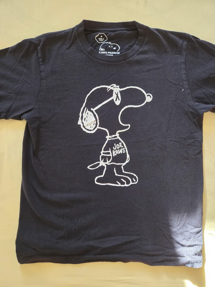 Uniqlo KAWS x Peanuts Snoopy T-Shirts (Set of 2) image indicator(3)