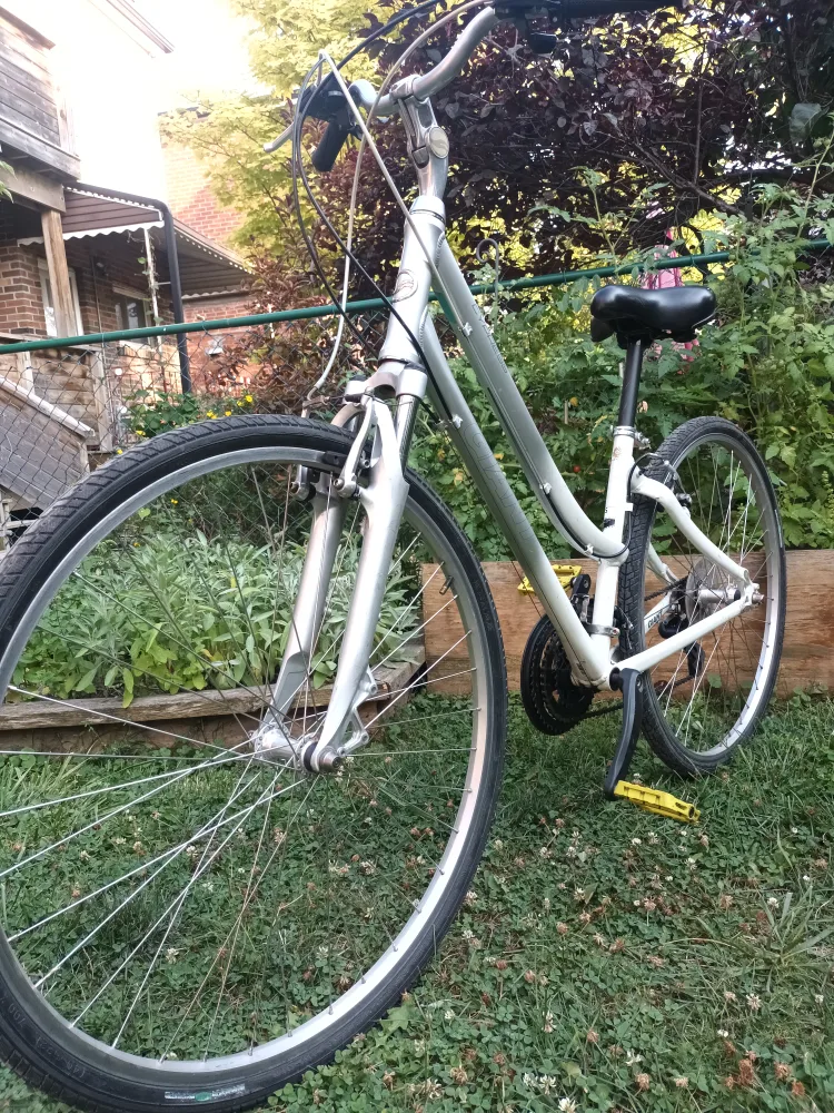 Giant Cyress Bike thumbnail