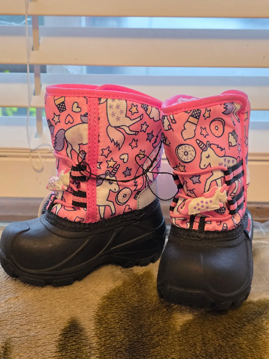 Size 4 Unicorn Winter Boots image indicator(2)