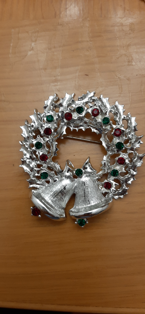 Gerrys Silver tone Wreath Brooch