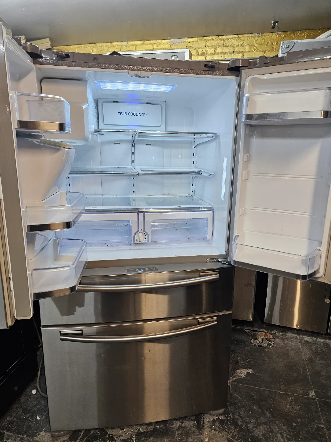 Samsung RF22KREDB Refrigerator image indicator(2)