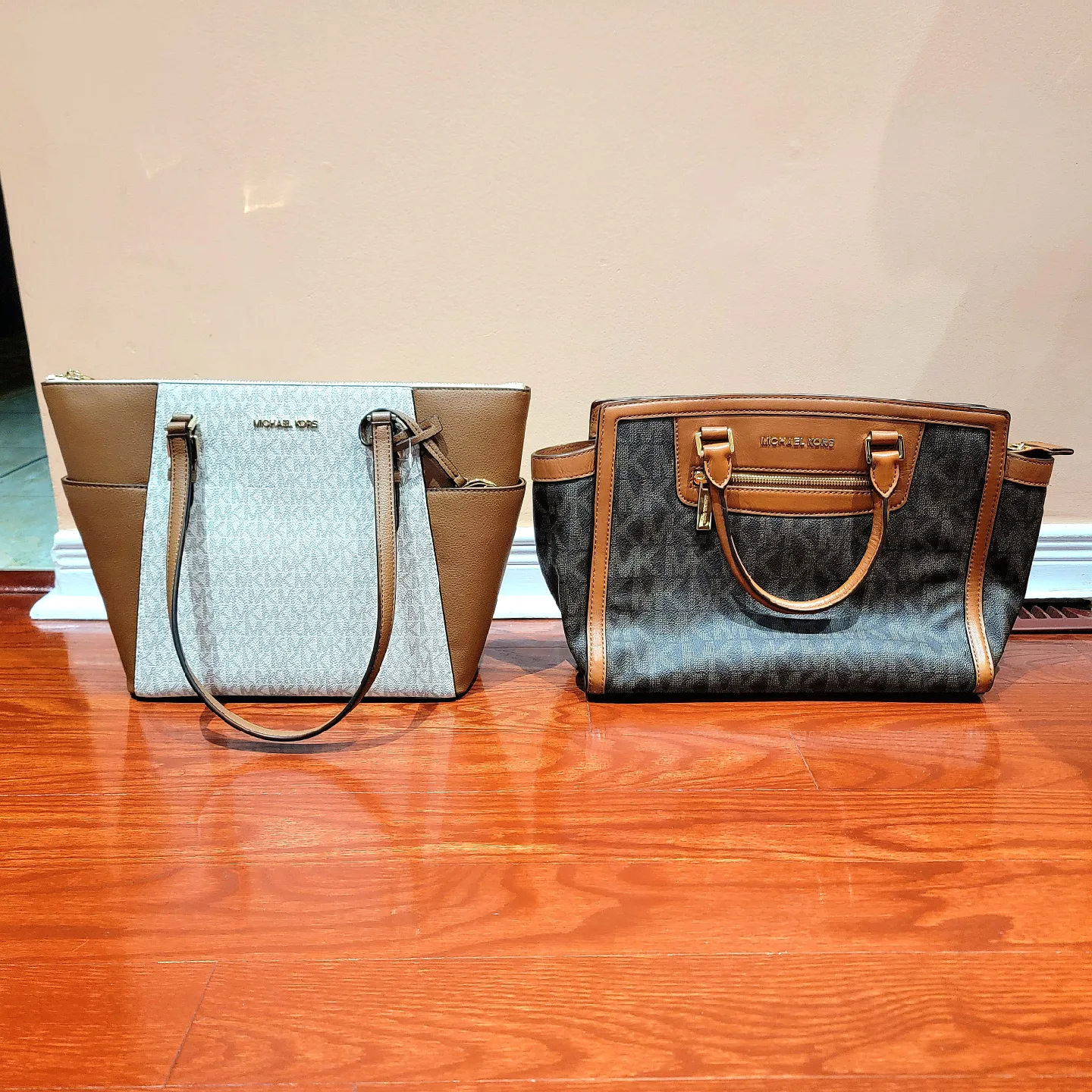 Michael Kors Charlotte Large Logo Leather Top Zip Tote Bag thumbnail