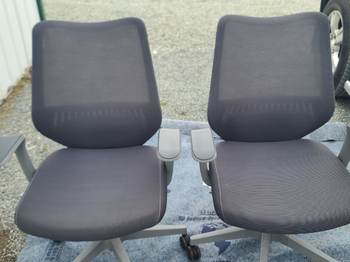 2 GREY MESH BACK ROLLING OFFICE CHAIR