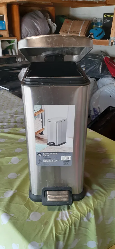 Stainless Steel 15 Litre Step Trash Can image indicator(4)