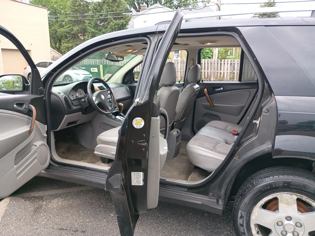 Saturn VUE SUV - Black image indicator(7)