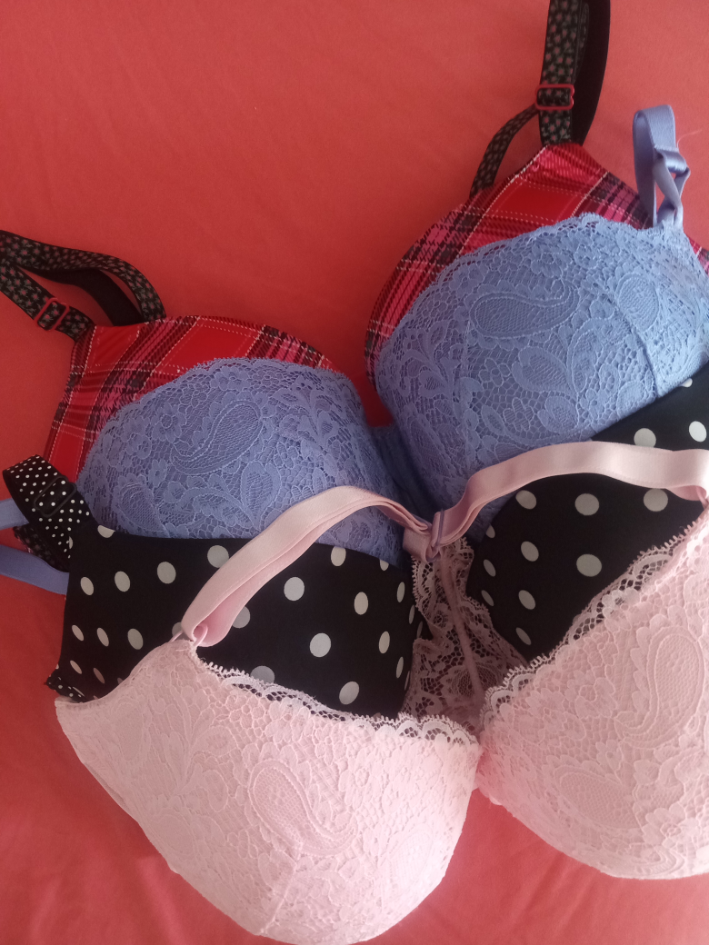 4 Bras/2 Styles D36