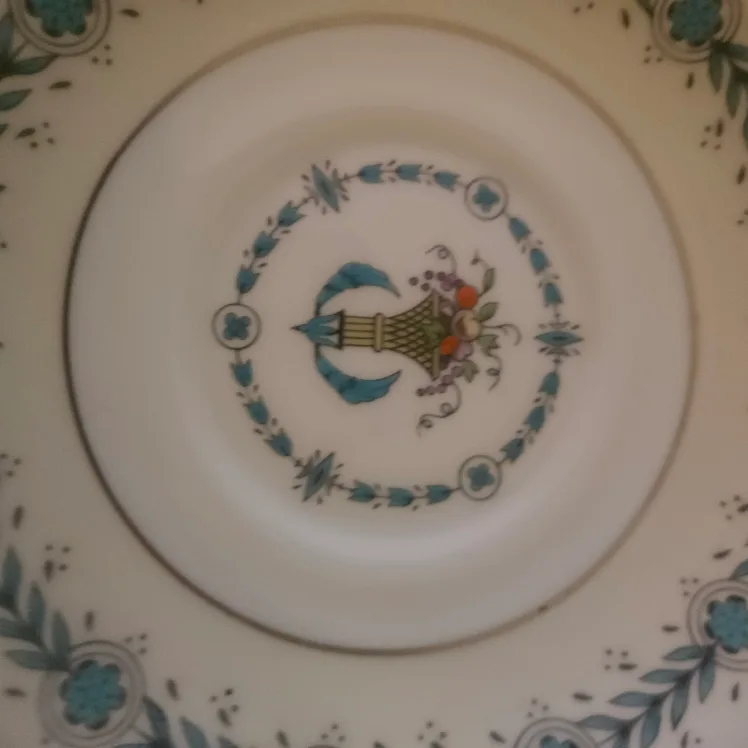 "Queen  Elizabeth" Bone Chain 6-Saucer image indicator(4)