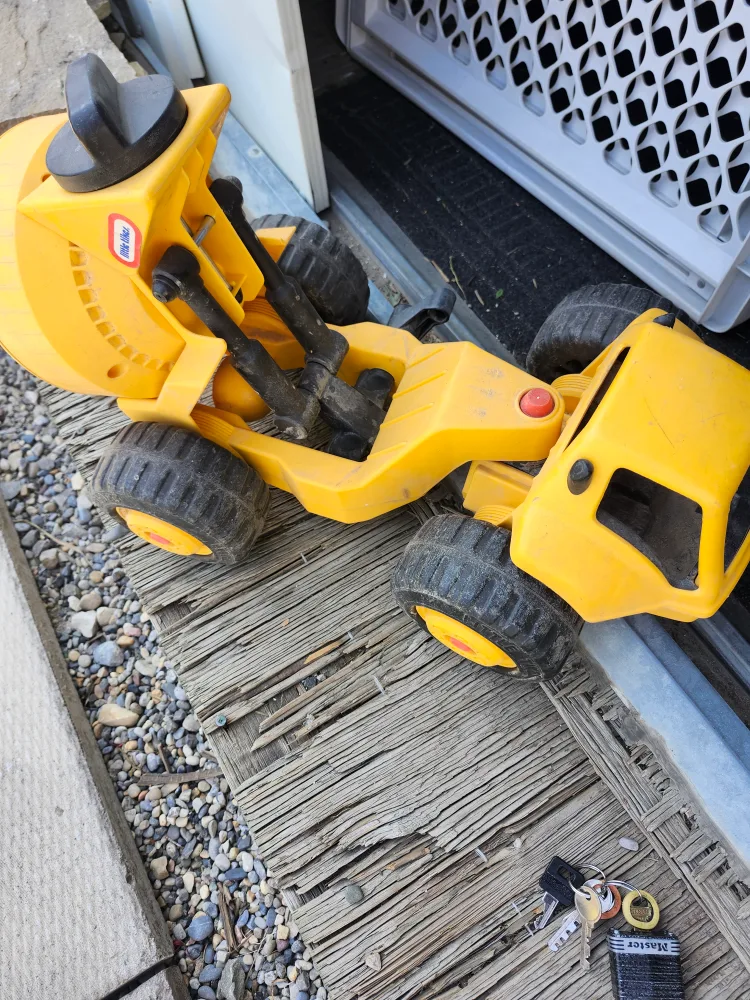 Little Tikes Yellow Cement Mixer Truck image indicator(2)
