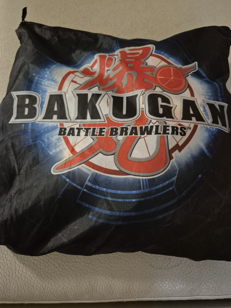 Bakugan Battle Brawlers Bag it's had a lot of cards 😳 to