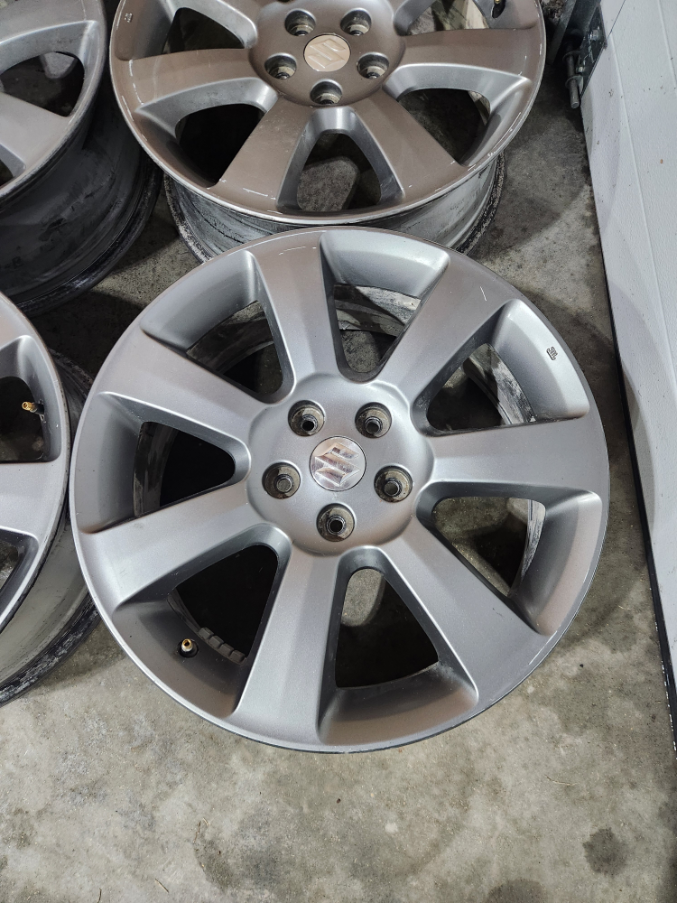 (4)-18 Inch Alloy Rims 5x114.3 Off 2010 Suzuki Grand Vitara - photo 2