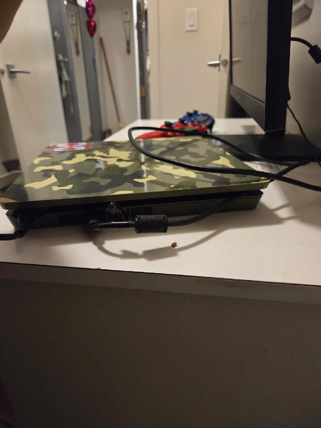 Sony PlayStation 4 Slim Camo + Red Controller image indicator(3)