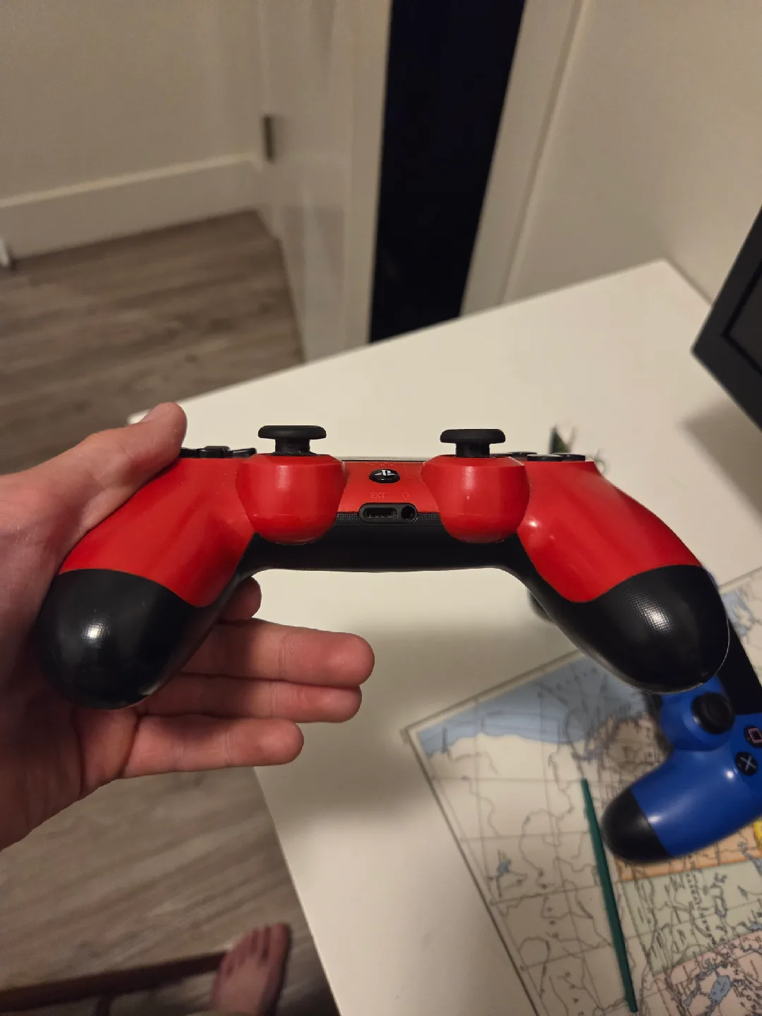 Sony PlayStation 4 Slim Camo + Red Controller image indicator(5)