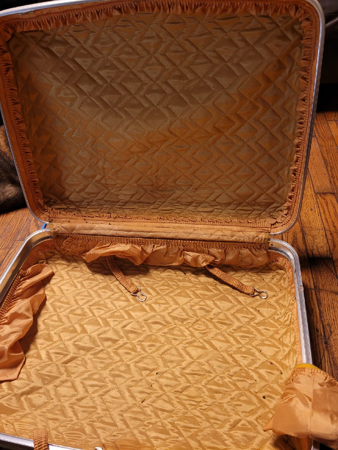 Vintage Suitcase image indicator(2)