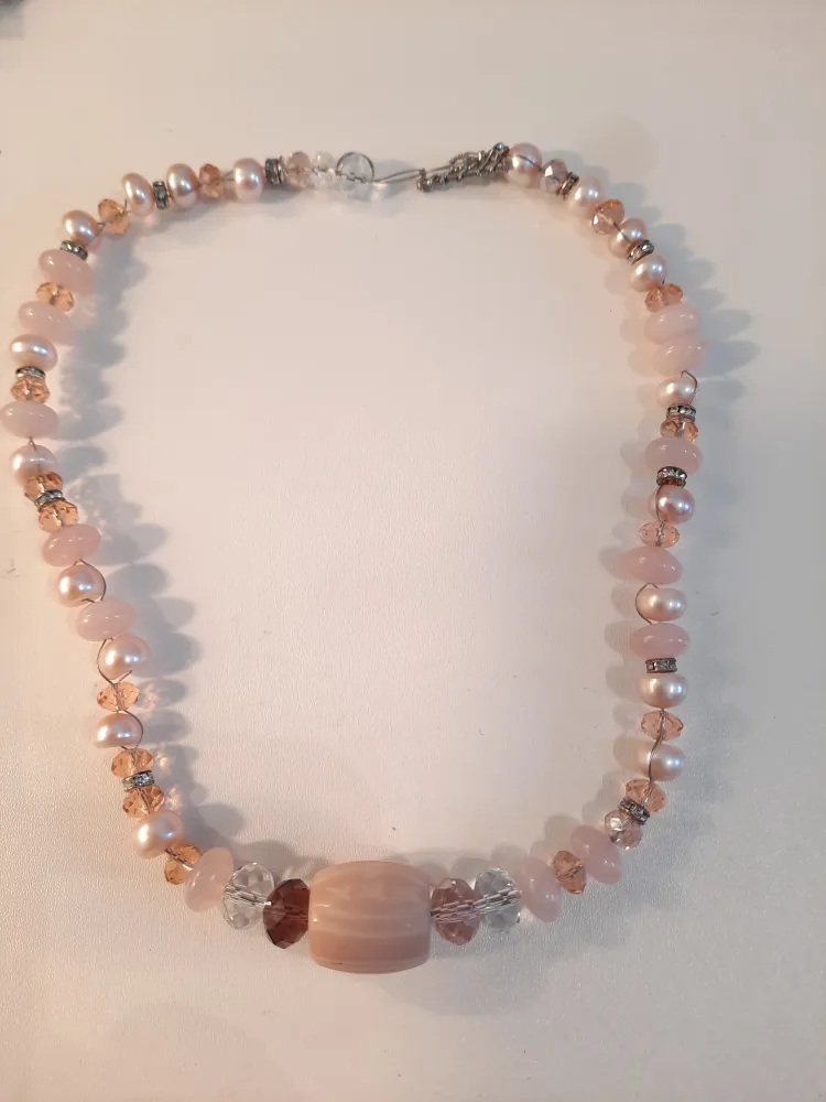 Pink Pearl & Rose Quartz Beaded Necklace image indicator(2)