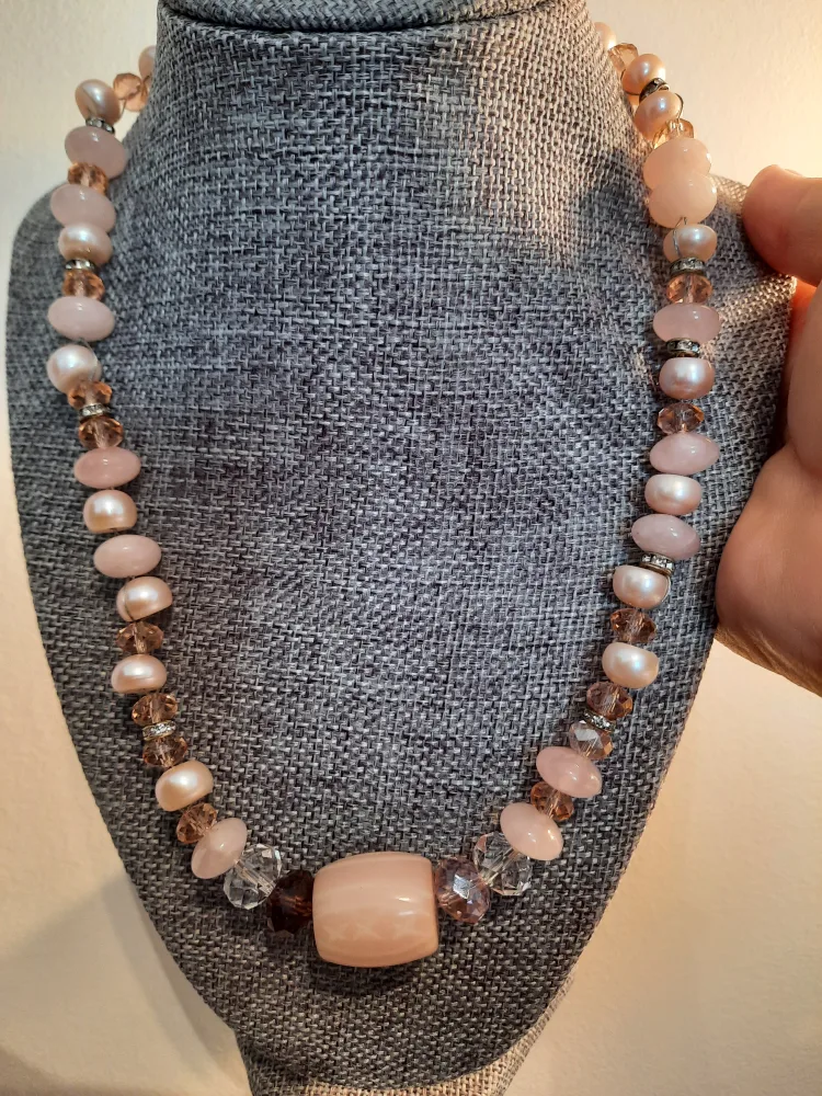 Pink Pearl & Rose Quartz Beaded Necklace image indicator(3)