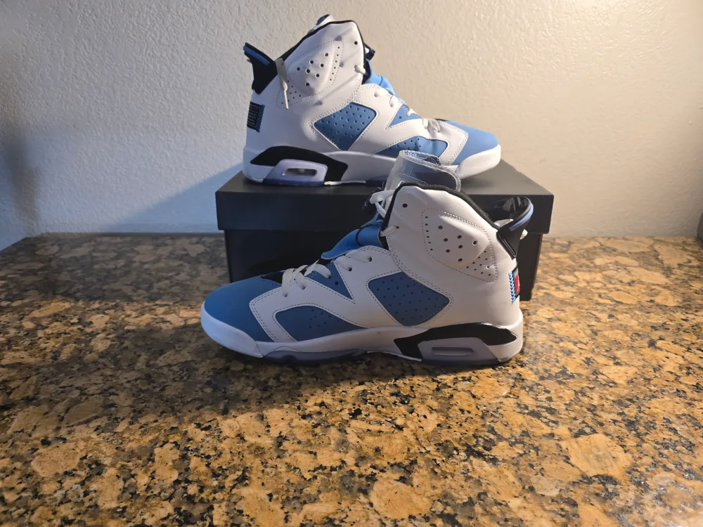 Nike Air Jordan 6 Retro University Blue thumbnail