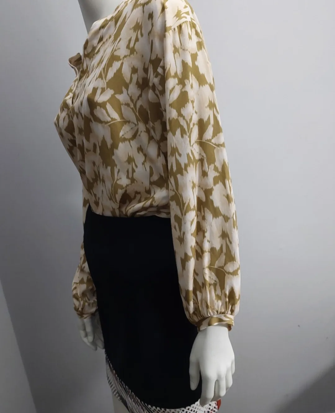 100 % VISCOSE Floral Print Blouse Medium image indicator(6)