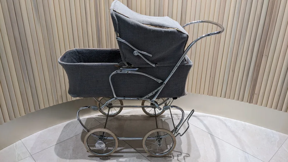 antique bassinet/stroller/wagon; flattens & converts to chair. image indicator(4)