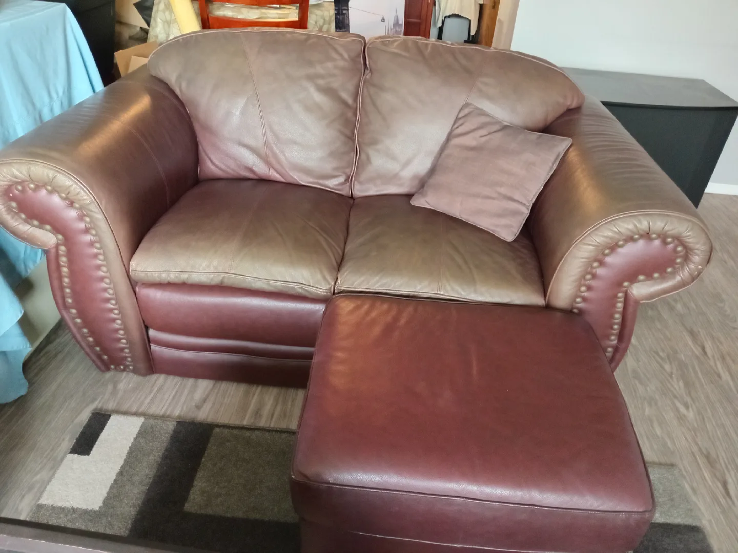 Sofa and Loveseat Set image indicator(2)