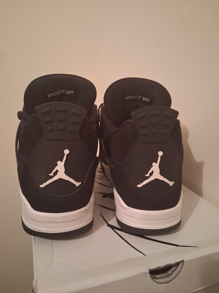 Air Jordan 4 Retro Black/White - Size 11 - photo 2