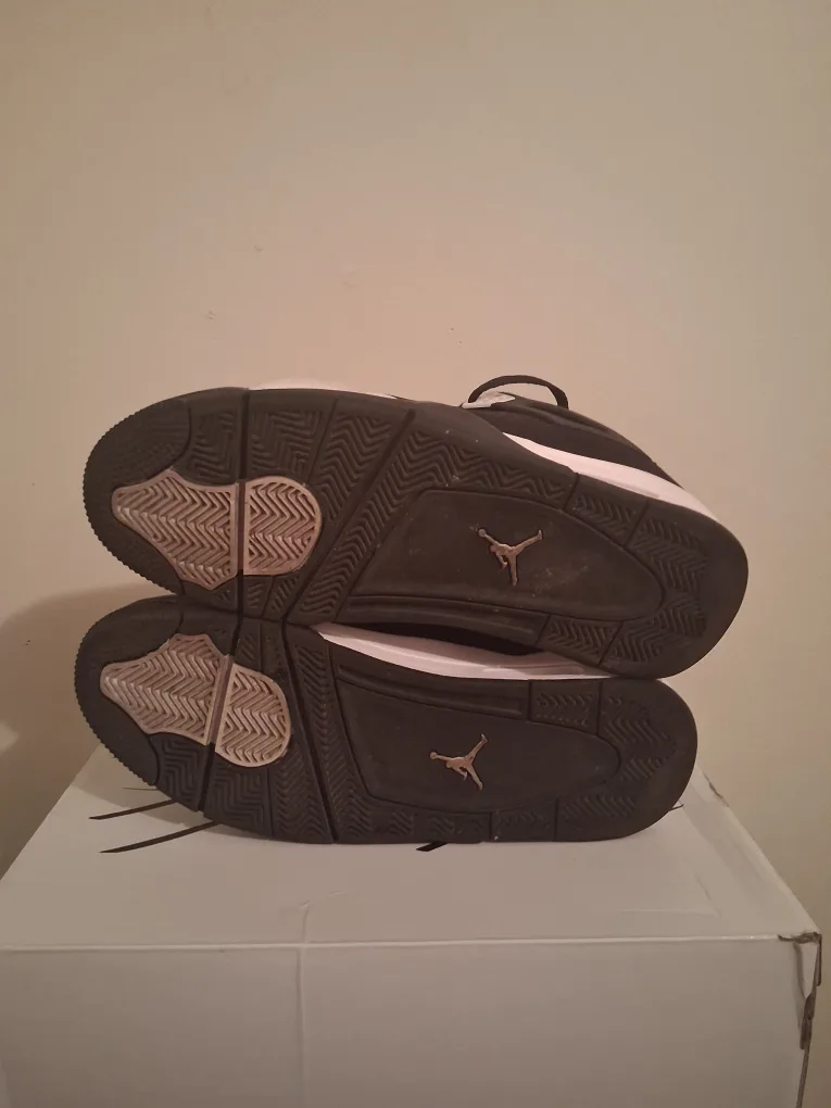 Air Jordan 4 Retro Black/White - Size 11 image indicator(4)