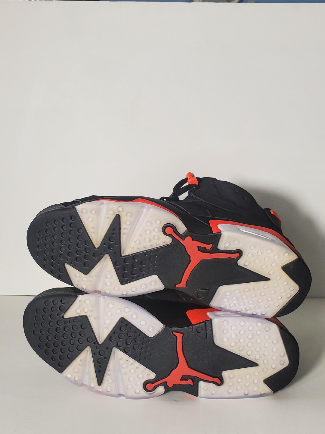 Men’s Jordan 6 Retro Black Infrared With Box 384664-060 S 10.5 - photo 4