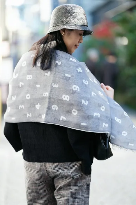 Linen/Cotton Scarf BRAND NEW with Tag: Grey/White Reversible image indicator(9)