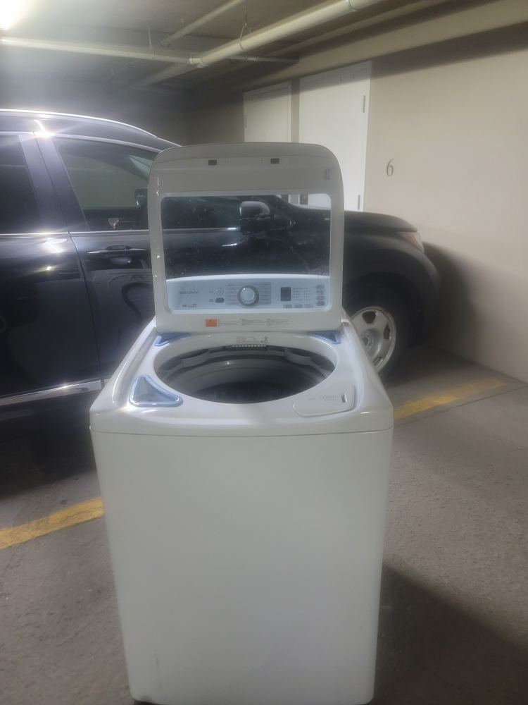 Insignia Top Load Washer - White