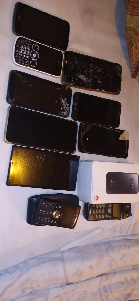 10 cell phones. some need screen repair. all for one price thumbnail