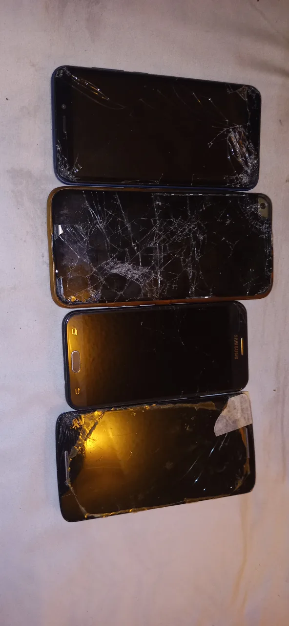 10 cell phones. some need screen repair. all for one price image indicator(5)
