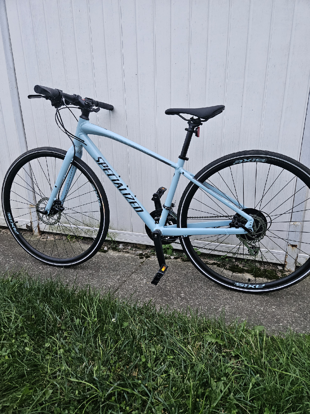 like new! Specialized Sirrus 2.0 hybrid bike