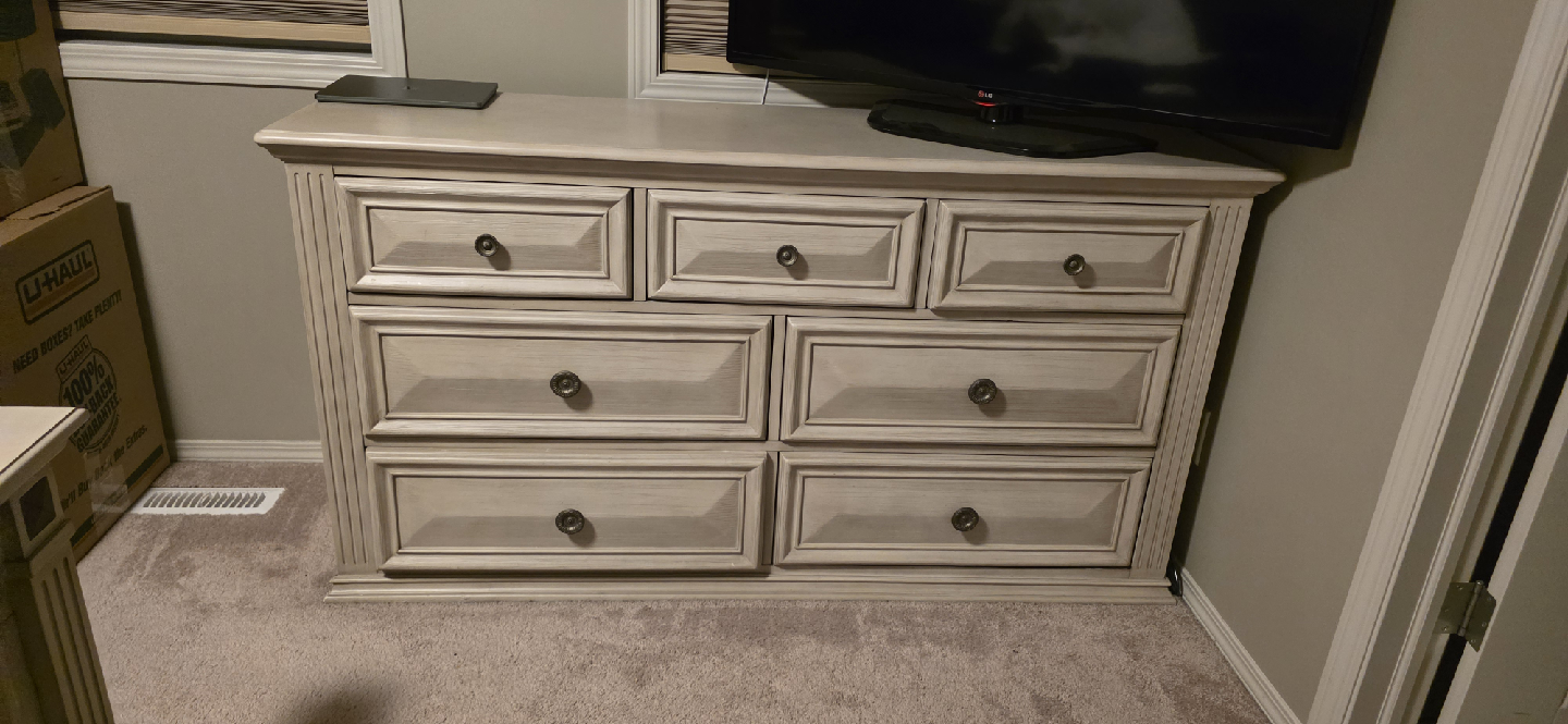 King Size Bedroom Set Dresser and Nightstands - photo 2