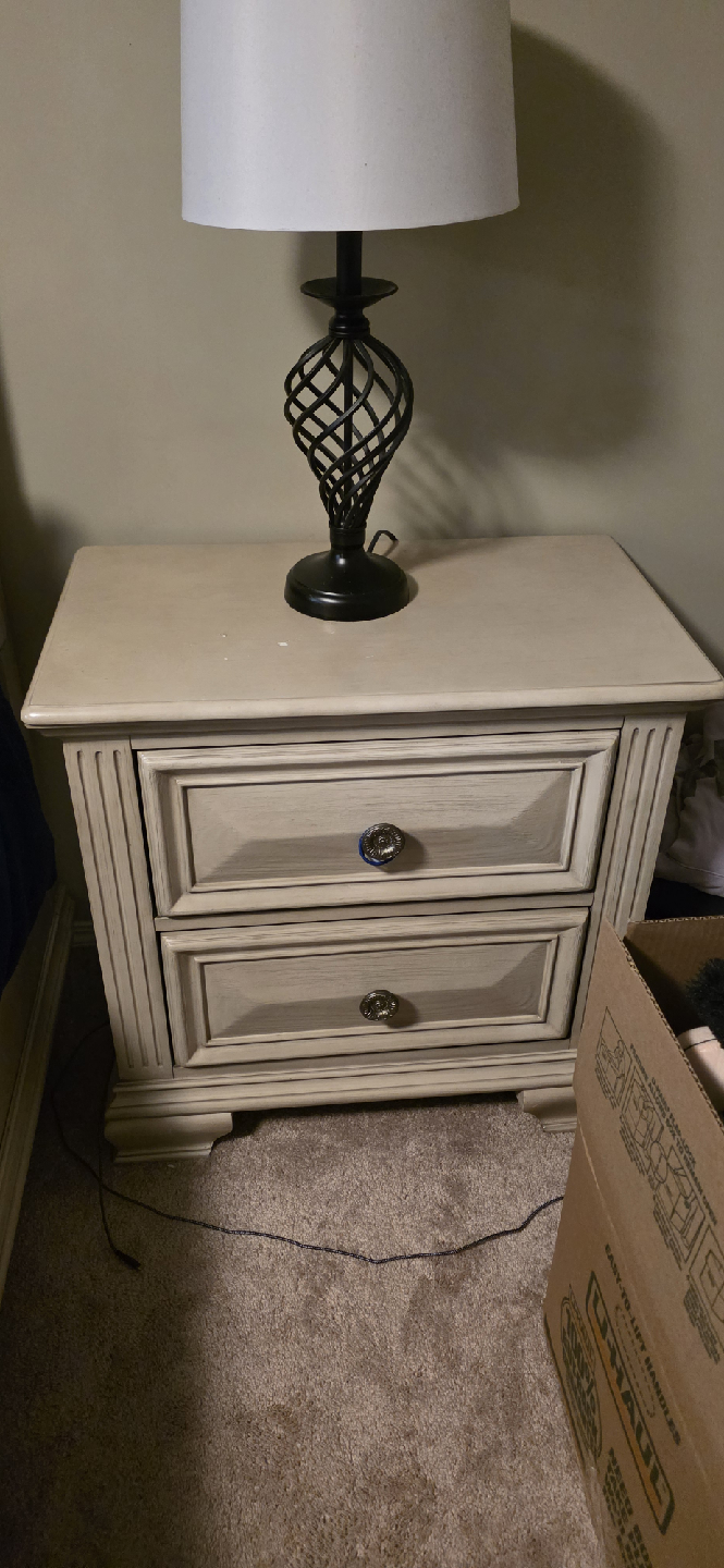 King Size Bedroom Set Dresser and Nightstands - photo 3