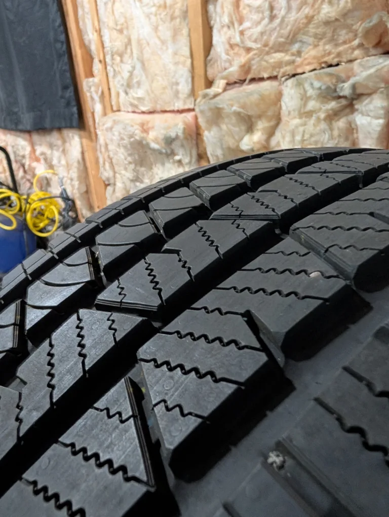 (1)-235/50R18 Continental Cross Contact All Season Tire thumbnail