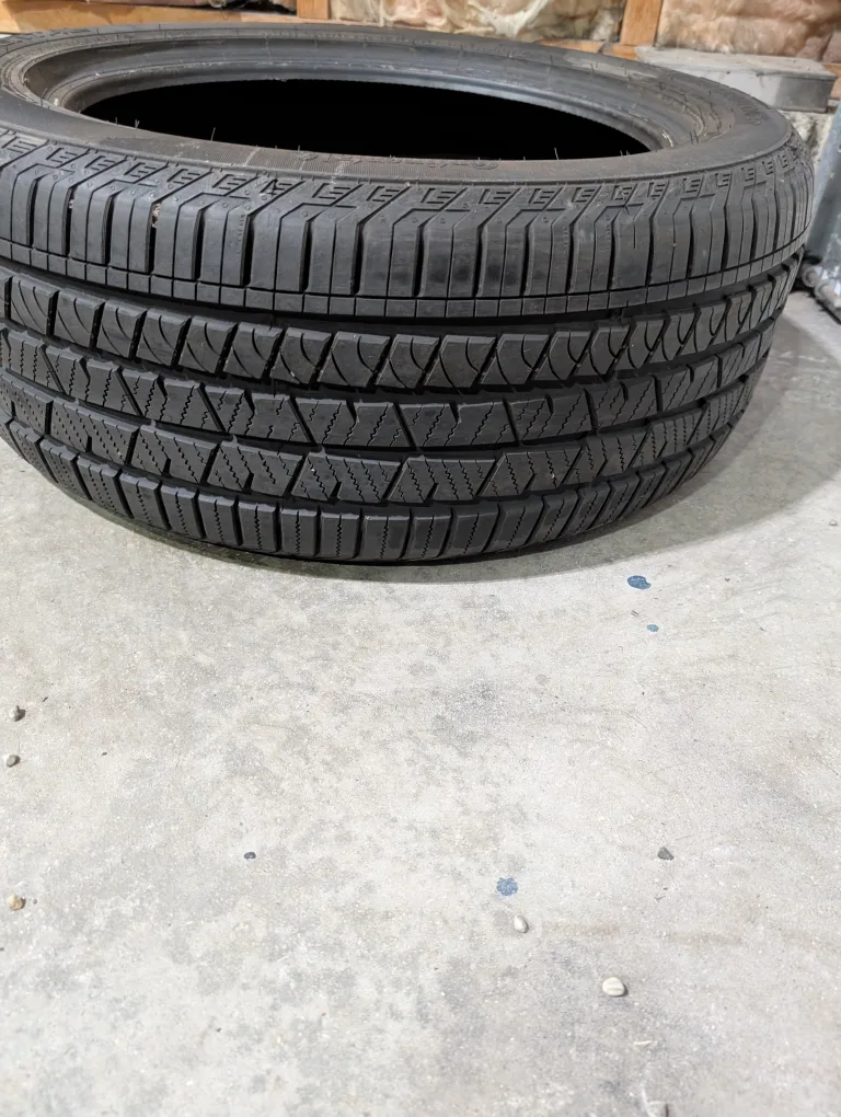 (1)-235/50R18 Continental Cross Contact All Season Tire image indicator(6)