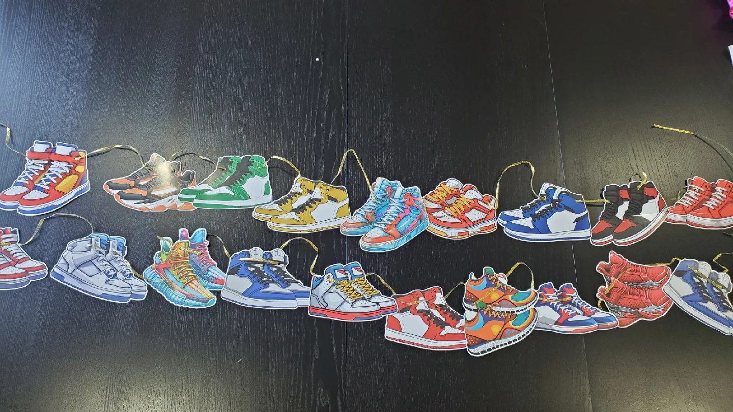 Sneaker Happy Birthday Banner & Centerpieces image indicator(7)