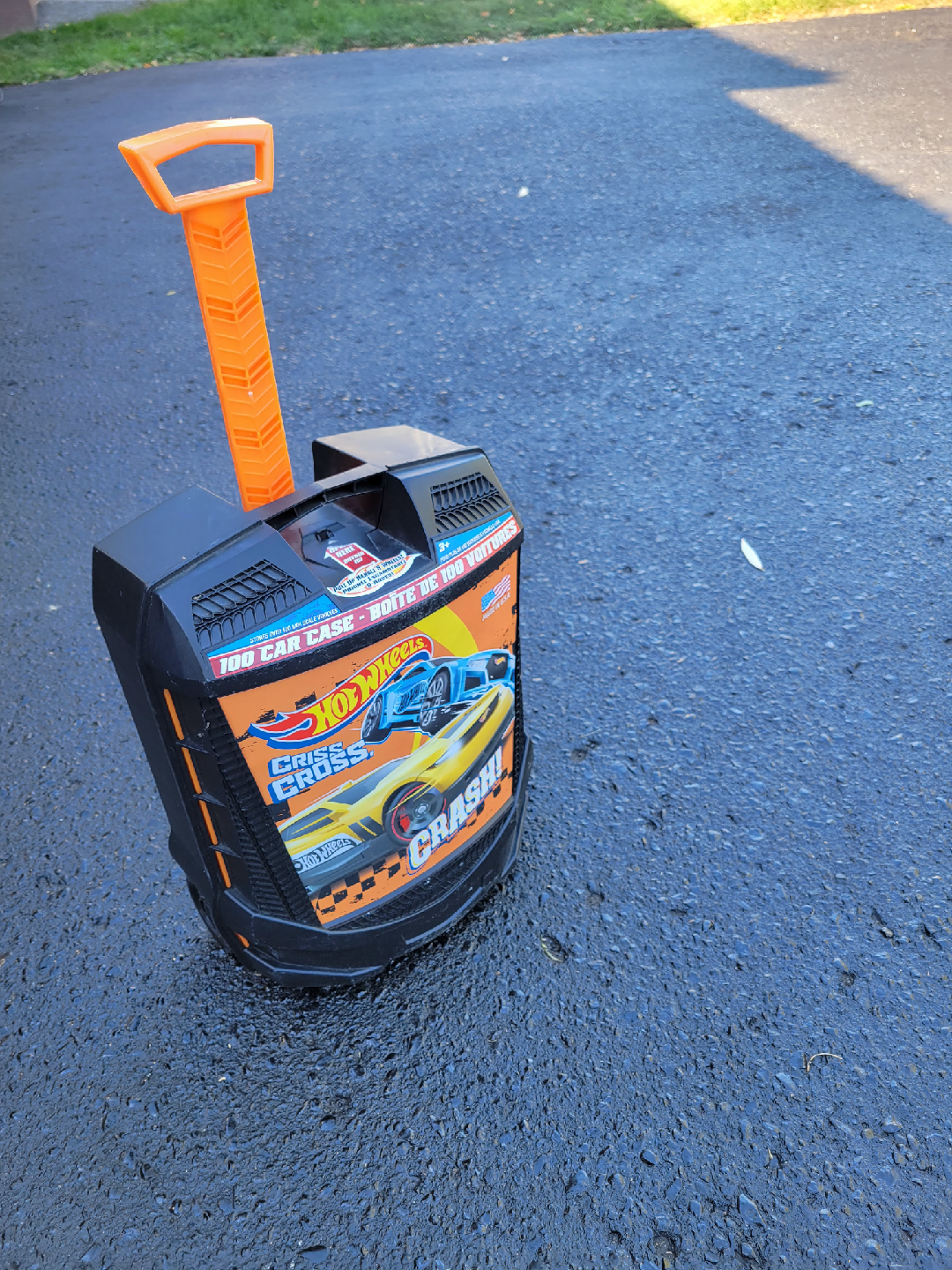Hot Wheels Criss Cross Crash 100 Car Case (including some cars)