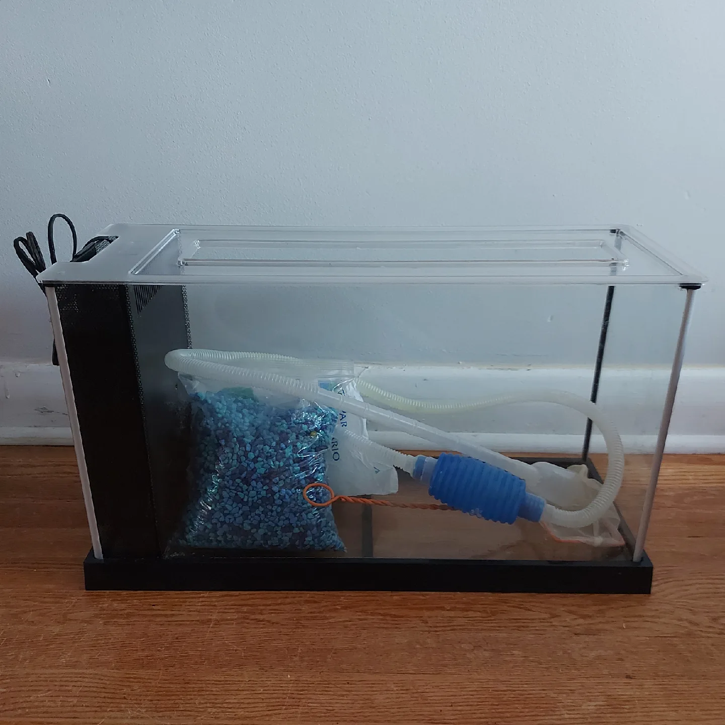 Fluval Spec 5 Gallon Aquarium Kit image indicator(2)