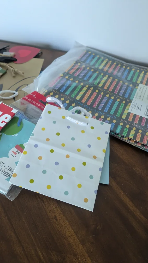 Assorted Gift Bags image indicator(2)