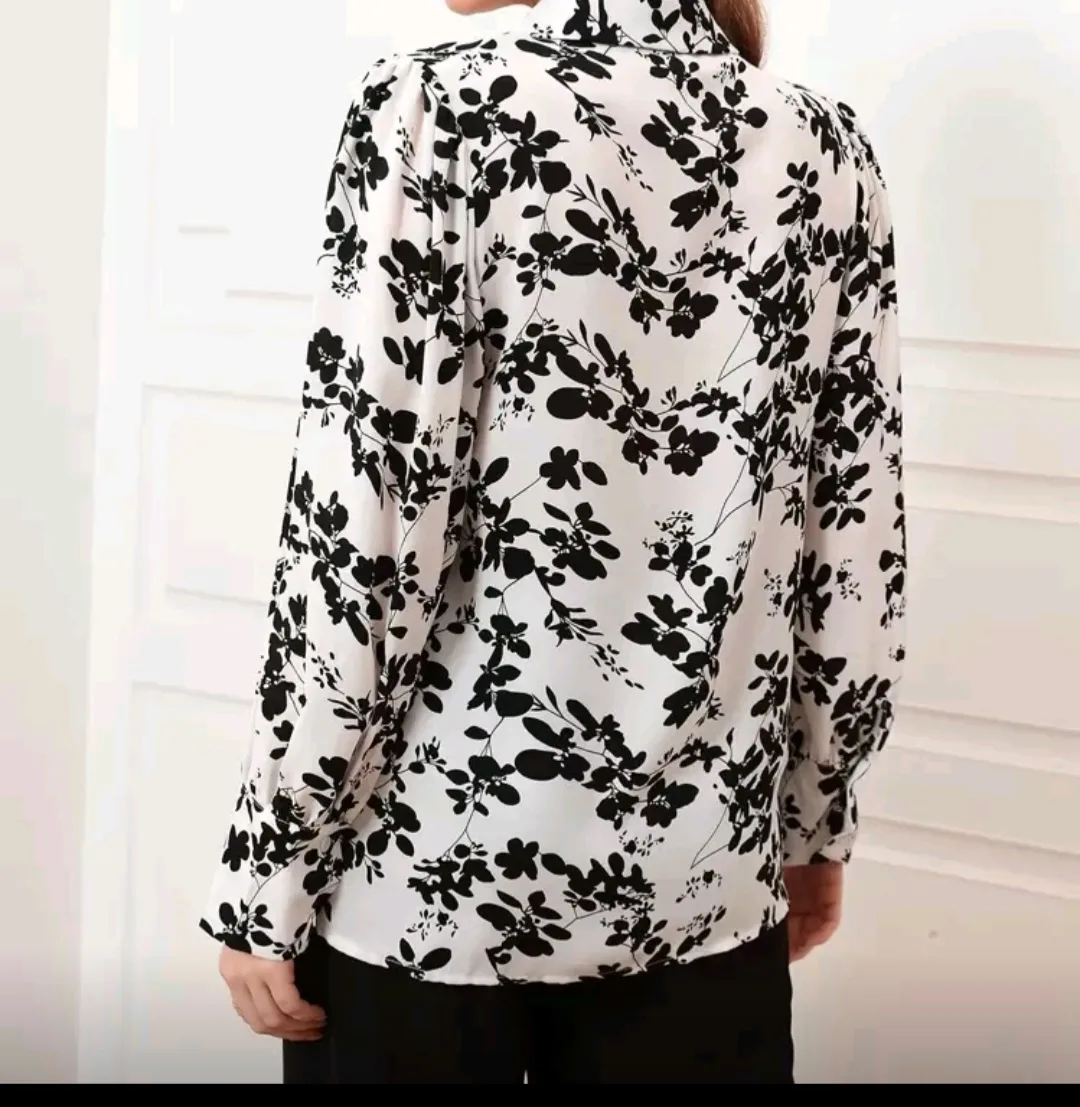 New tagged Floral Print Blouse image indicator(4)