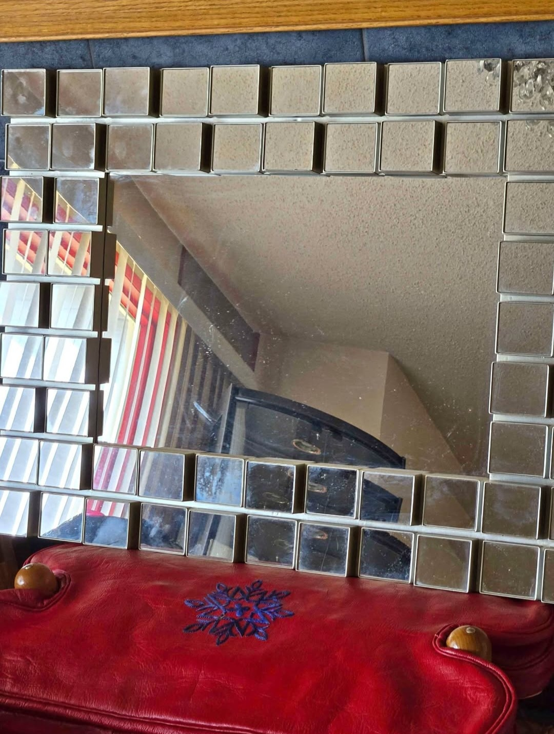 Light weight Mirror for Wall Decor, Elegant 3D Accents