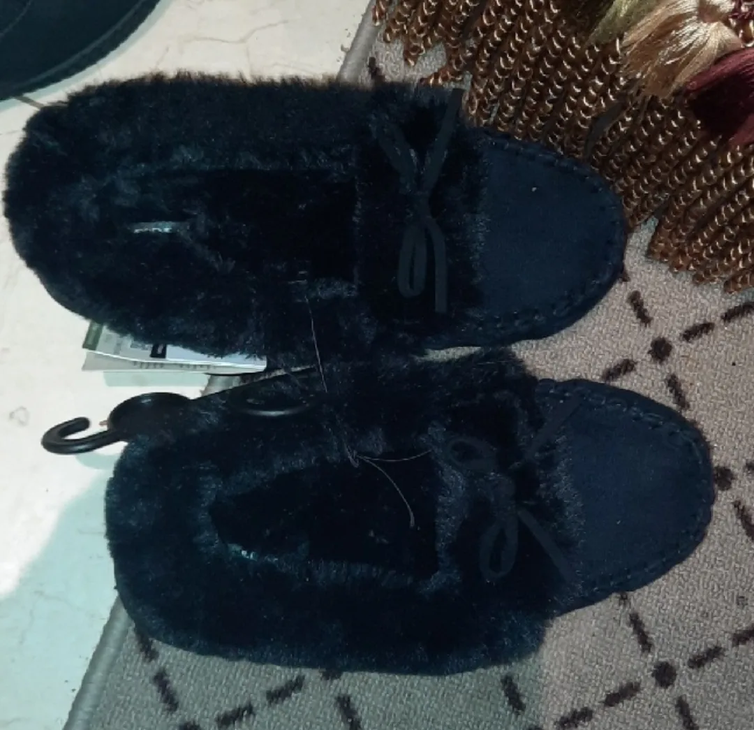 NWT Black Faux Fur Moccasin- Size 9 thumbnail